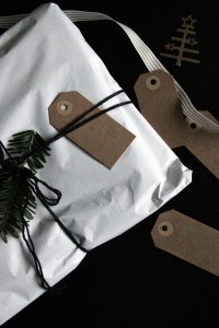 Christmas giftwrapping / heidihallingstad.com