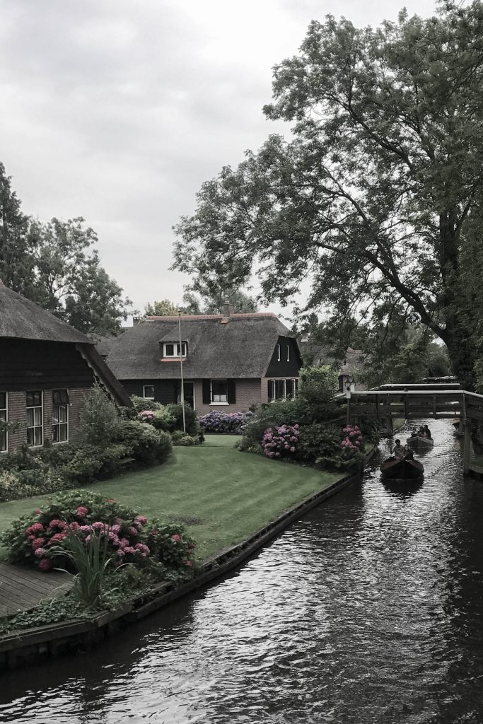 Vacation in Giethoorn, Holland // heidihallingstad.com