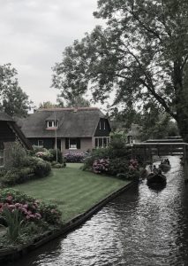 Vacation in Giethoorn, Holland // heidihallingstad.com