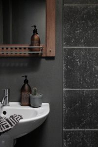 minimakover bathroom twilight grey Sadolin // heidihallingstad.com